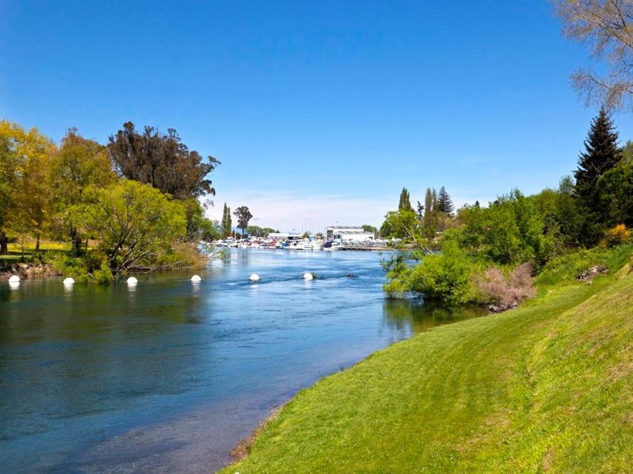 Marinaside Villa - Taupo Holiday Apartment Экстерьер фото
